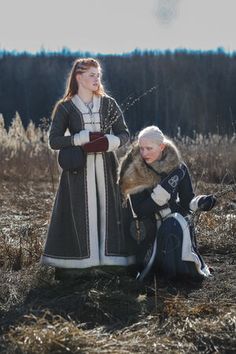 Woolen Viking coat with trim "Astrid the Wolfspeaker" caftan Viking Coat, Nordic Clothing, Viking Armor, Viking Dress, Viking Women, Viking Clothing, Viking Woman, Shield Maiden, Medieval Costume