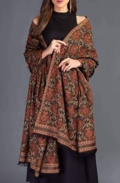 Wedding Guest Outfit Ideas, Gift Mother In Law, Modest Dressing, Black Kurti, Winter Wedding Outfits, Red Wedding Dress, Bridesmaid Shawl, Shawl Wedding, Designer Outfit