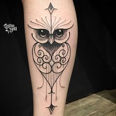 an owl tattoo is shown on the leg