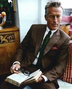 Gentleman Style A Man In A Suit, Der Gentleman, Man In A Suit, Brown Suit, Herren Style, Brown Suits, Knit Tie, Sharp Dressed Man, Suit Style