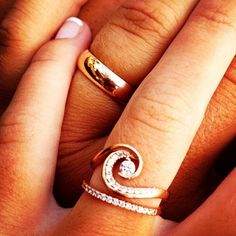 Mhmm(: Rings Promise, Horseshoe Ring, Fancy Jewellery Designs, Swirl Ring, Jewelry Essentials, Silver Jewelry Fashion, Perfect Ring, White Diamonds