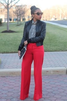 Red Black And White Outfit Ideas, Red Pants Outfit, Red And White Outfits, Professional Attire, Red Pants, Black Women Fashion, Professional Outfits, Business Casual Outfits, Flared Jeans