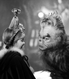 The Grinch with little Cindy Lou Who. Chuck Et Blair, Immagini Grinch, O Grinch, Der Grinch, Mr Grinch, Grinch Who Stole Christmas, Christmas Films, Cindy Lou Who, Cindy Lou