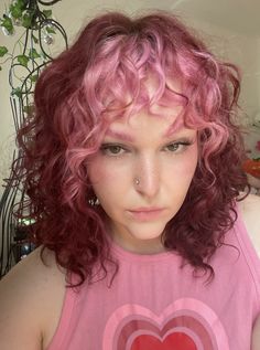 Bleached Hair With Dark Roots, Short Curly Hair Styles, Hair Dark Roots, Theater Musical, Short Bleached Hair, Valentines Day Hair, Hair With Dark Roots, Dyed Curly Hair