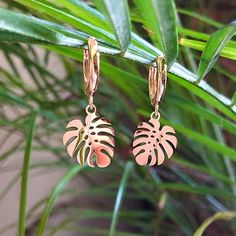 This Listing Is For 1 Pair Of The Gold Palm Leaf Huggie Earrings. Hoops Are 14k Gold Plated Lever Back. Palm Leafs Are Made Out Of Stainless Steel Rust Proof & Durable. Palm Leaf Is 16mm In Size These Earrings Could Be Paired With Any Outfit To Bring A Little Tropical Marine Life Flare To It. Very Dainty & Cute. Handmade By Distant Reflections Rose Gold Dangle Jewelry For Summer, Gold Drop Earrings For Vacation, Gold Nickel-free Earrings For Vacation, Handmade Gold Hoop Earrings For Vacation, Nickel-free Gold Earrings For Vacation, Gold Pierced Hoop Earrings For Beach, Trendy Gold Hoop Earrings For Vacation, Summer Gift Yellow Gold Earrings, Trendy Dangle Hoop Earrings For Vacation