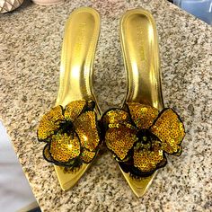 Black And Gold Women’s Heel Never Worn Size 8 Chic Sequined Heels For Spring, Spring Sequins Open Toe Heels, Chic Summer Heels With Sequins, Gold Embellished Heels For Spring, Embellished Gold Heels For Spring, Chic Sequin Heels For Summer, Chic Sequined Summer Heels, Fashion Nova Shoes, 2000s Fashion Outfits