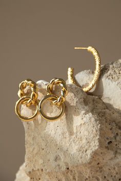 Vintage Jewelry Photography, Earing Photography Ideas, Jewelry Brand Instagram, Product Photography Ideas Jewelry, Jewellery Exhibition, Earthy Jewelry, Fake Jewelry