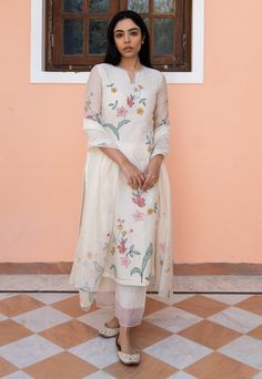 Editor's Note The Porcelain Kurta Set Showcases An Overall Applique Work In A Relaxed Everyday Silhouette. The Kurta Is Paired With Applique Work Dupatta And Sheer Panelled Bottoms. Color: Whit... Applique Kurta, Kurta Pant Set, Applique Work, White Kurta, Kurta Designs Women, Designer Party Wear Dresses, How To Hem Pants, Kurta With Pants, Manish