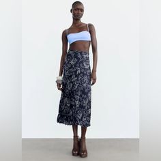 Nwt Zara Satin Effect Pleated Floral Printed Midi Skirt Navy White Size L Large Zara Skirts, Printed Midi Skirt, Women Skirts Midi, Floral Printed, Navy White, Navy And White, Midi Skirt, Blue White, Womens Skirt