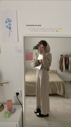 Home Outfit Comfy, Comfy Home Outfits, Study Outfit, Spiegel Selfie, Photo Ideas Instagram, At Home Outfits, Work From Home Outfit, Outfits To Wear, Stories Ideas