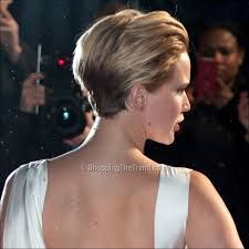 jennifer lawrence short hair - Google Search Back Pixie Haircut, Short Hair Side View, Soft Curls Short Hair, Jennifer Lawrence Short Hair, Hair Side View, Bob Bangs, Wedding Hairstyles For Short Hair, Jennifer Lawrence Hair, Swept Back Hair