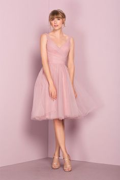 Fitted V-neck Tulle Dress, Fitted Elegant Tulle Tea Length Dress, Fitted Tulle Knee-length Dress, Fitted Knee-length Tulle Dress, Fitted Tulle Dress With Sweetheart Neckline, Fitted Dress With Tulle Skirt And Sweetheart Neckline, Midi Length Tulle Dress For Wedding, Wedding Tulle Dress, Midi Length, Wedding Tulle Dress Midi Length