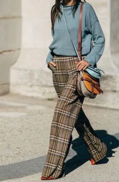 Tweed Pants Outfit Women, Tweed Pants Outfit, Brown Plaid Pants Outfit, Checked Trousers Outfit, Plaid Trousers Outfit, Checkered Pants Outfit, Wide Leg Trousers Outfit, Slacks Outfit, Plaid Pants Outfit