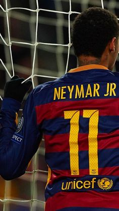 the back of a soccer player's shirt that says neymar jr