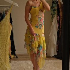 Sunflower summer flower dress (M, M/L, L, L/XL) Romantic bright yellow summer dress with a beautiful flower pattern. The dress for a perfect summer in Europe vibe! Size label XL, best fit M till L/XL (M a more loose fit as seen in the picture)  Pit to pit 44 cm  Waist 36 cm  Hips 48 cm  Length 84-156 cm  - May have minimal signs of wear throughout. - No returns. - Person in the picture is a size M, 34C/75C, length 1,86 cm.  bubblebunniez Yellow Floral Summer Party Dress, Yellow Ruffled Sundress For Party, Yellow Ruffled Party Sundress, Yellow Floral Dress For Summer Garden Party, Yellow Midi Dress For Summer, Spring Yellow Floral Party Dress, Yellow Floral Summer Dress For The Beach, Yellow Ruffled Dresses For Summer, Yellow Floral Summer Dress For Beach