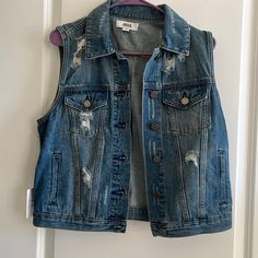 New With Tags Fall Distressed Denim Vest, Trendy Ripped Denim Vest For Fall, Trendy Ripped Denim Vest For Spring, Casual Ripped Denim Vest, Ripped Denim Vest Casual Style, Ripped Cotton Denim Vest For Fall, Ripped Denim Vest For Spring, Casual Ripped Dark Wash Denim Vest, Ripped Casual Denim Vest For Spring