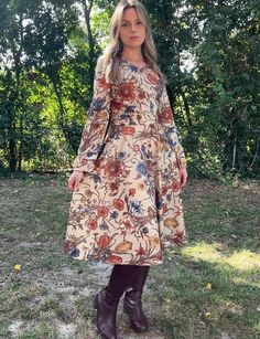 Polyester. Excellent Condition. Comes with matching fabric belt.  *measurements taken flat* Pit 2 Pit ~ 18" Waist ~ 14" Hip ~ 22" Length ~ 42" Sleeve Length ~ 23" Shoulder ~ 15" Model: Bust 34"| Waist 28"| Hip 38"| 5'6 Floral Dress Outfits, Vintage Tiger, Floral Dresses, Tiger Lily, Fabric Belt, Dress Clothes For Women, Vintage 1970s, Dress Outfits, Lily