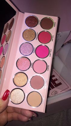 Makeup Product Photos, Kylie Valentine, Kylie Palette, Makeup Palette Collection, Valentine's Day Makeup, Makeup Collection Goals, Kylie Makeup