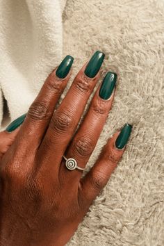 fall nail colors for dark skin Dark Skin Nail Polish, Dark Skin Nail Color, Metallic Nail Colors, Coloured Nails, Deep Red Nails, Ongles Nails, Nagellack Trends, Weak Nails, May Nails