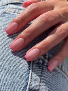 simple pink french tips square nails Barbiecore Nails, Pink French Tip Nails, Pink Tip Nails, Pink French Tip, Pink French Nails, Barbie Nails, Unghie Nail Art, Pink French