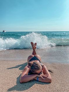 Эстетика, морские фото Beach Poses Aesthetic, Cute Beach Outfits, Poses Aesthetic, Beach Poses By Yourself, Summer Picture Poses