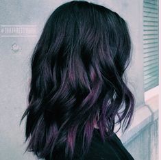 Black Hair With Purple Undertones, Dark Purple Balayage Brunettes, Drastic Hair Color, Blackberry Hair Color Dark, Winter Hair Color For Brunettes, Fall 2022 Hair Trends, Blackberry Hair, Styling Hairstyles, Red Highlights In Brown Hair