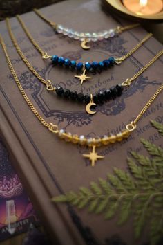 Dark Cottagecore Crafts, Bohemian Jewelry Aesthetic, Handmade Necklaces Ideas Creative, Beaded Bracelets And Necklaces, Witch Aesthetic Jewelry, Dark Cottagecore Jewelry, Witchy Jewelry Aesthetic, Witchy Jewelry Diy, Jewelry Making Inspiration