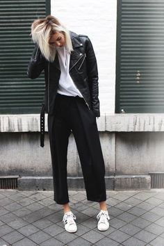 Wear black Minimalisticky Chic, How To Wear Culottes, Fashion Creator, Fashion Blogger Outfit, Blogger Outfits, Leather Jacket Outfits, Fashion Blogger Style, Outfit Trends, Winter Trends