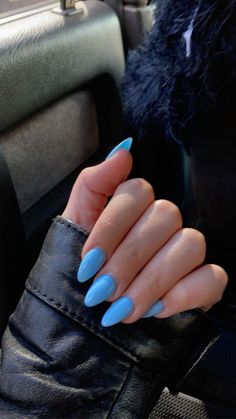 Plain Color Acrylic Nails Almond, Plain Nails Almond Shape, Sky Blue Nails Almond Shape, Light Blue Nail Color Ideas, Bright Blue Summer Acrylic Nails, Bright Blue Acrylics, Plain Summer Nails Almond, Summer Nails Plain Colors Bright, Aquamarine Blue Nails