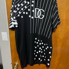 Mens Printed Cotton T-Shirt With D&G Logo Worn Once Size 54 In Excellent Condition Designer Black Printed Shirt, Designer Printed Black Shirt, Designer Black Crew Neck Shirt, Dolce And Gabbana Shirts, Logo Wear, G Logo, Cotton T Shirt, Printed Cotton, Black Color