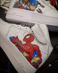 Marvel Shopping, Spiderman Converse, Sick Shoes, Marvel Merch, Avengers Hoodie, Marvel Jewelry, Nike Custom