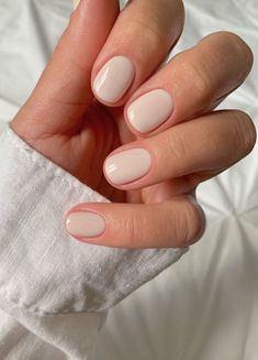 The Coolest Spring Nail Colors and Trends 2024 | The Everygirl Milky Nails, Casual Nails, Round Nails, Neutral Nails, Clean Nails, Bridal Nails, Manicure Y Pedicure, Classy Nails, Gel Manicure