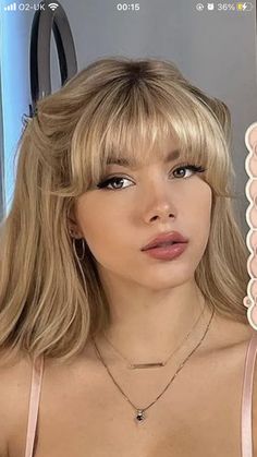 Bangs With Clips Hairstyle, Hair Styles For Medium Length With Bangs, Wispy Short Bangs, 90s Hair Bangs, Bangs With Framing Pieces, Blonde Highlights With Bangs, Blonde Short Hair With Bangs, Blond With Bangs, Short Hair With Extensions