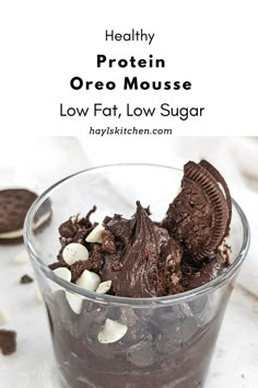 Protein Oreo Mousse with white chocolate and crushed Oreo for an easy dessert. Healthy Oreo chocolate mousse is low fat, low sugar and low calorie too! Protein Oreo, Healthy Protein Desserts, Oreo Mousse, Protein Dessert Recipes, Crushed Oreo, Low Fat Desserts, Low Sugar Desserts, Low Fat Snacks, Protein Baking