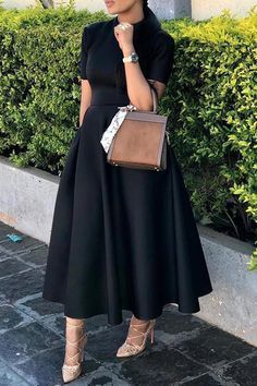 Dress Elegant Short, Black Dresses Classy, Line Dress, Dress And Heels, Look Fashion, New York Fashion, Rihanna, Elegant Dresses, Green Dress