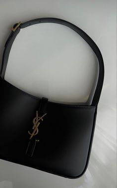 Yves Saint Laurent Aesthetic, Sac Yves Saint Laurent, Saint Laurent Aesthetic, Mode Ulzzang, Aesthetic Bags, Black Leather Shoulder Bag, Beauty Inspo, Yves Saint Laurent Bags