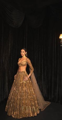 Latest Bridal Lehenga Designs, Latest Bridal Lehenga, Reception Outfit, Wedding Lehenga Designs, Perhiasan India, Indian Bride Outfits, Big Fat Indian Wedding, Indian Dresses Traditional, Traditional Indian Outfits