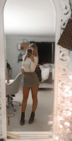 Outfit Mirror Selfie, Mirror Selfie Poses, Wardrobe Inspiration, Posing Ideas, Selfie Poses, Fall Outfit, Skirt Outfits, Selfies, Fall Outfits