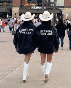 #Country #CountryMusic #MorganWallen <via Pinterest> Matching Cowgirl Outfits, Country To Country Outfit, Country Nashville Outfits, Bachelorette Party Outfit Cowgirl, Cowgirl Country Outfits, Cute Western Aesthetic, Chic Cowgirl Aesthetic, Country Fan Fest Outfits, Country Girl Outfits Concert