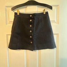 Madewell Denim Skirt Nwt Dark Wash Mini Skirt For Day Out, Casual Black Denim Skirt With Buttons, Chic High Rise Mini Skirt For Work, Chic Dark Wash Mini Skirt For Fall, Black Mini Denim Skirt With Button Closure, Black Denim Mini Skirt For Work, Dark Wash Mini Skirt For Fall, Madewell Skirt, Madewell Denim