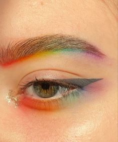 Subtle Rainbow Makeup, Gender Neutral Makeup Looks, Cute Summer Makeup Looks, Artsy Eyeshadow, Simple Pride Make Up, Pride Blush, Fun Eyeshadow Looks Colorful, Fun Makeup Ideas Colorful, Eyeshadow Looks Colorful