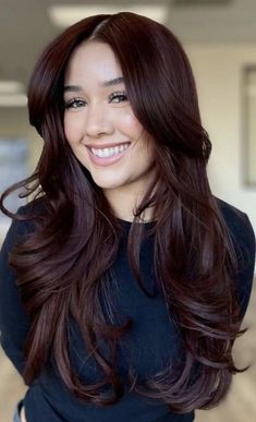 Dark Fall Hair Color 20 Ideas: Embrace the Richness of the Season - women-club.online Dark Red Hair Ideas For Brunettes, Pelo Color Caoba, Pelo Color Vino, Hair Burgundy, Wine Hair Color, Mom Hair, Red Balayage, Plum Hair, Red Hair Inspo