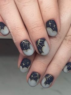 Halloween acrylic nails: dark blue and gray astrology design Designs On Natural Nails, Spooky Manicure, Moon And Space, Purple Halloween Nails, Black Halloween Nails, Halloween Acrylic, Witchy Nails, Halloween Acrylic Nails, Get Nails