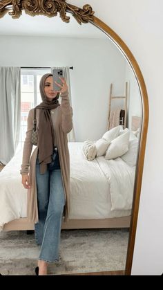 Elegant Muslim Outfits, Classy Hijab Outfits, Modest Fashion Christian, Modest Winter Outfits, Fashion Dress Up Games, Hijab Fashionista