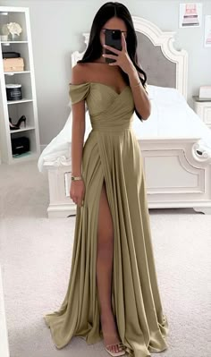 Long Dama Dresses, Women’s Dresses, Long Satin Dress Outfit, Dresses To Wear To A Wedding Classy, Prom Dress 2024, 2024 Prom Dresses, Classy Dress Outfits For Wedding, Satin Dress Ideas, Prom Dresses Inspiration