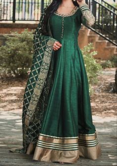 Bridal Churidar Party Wear, Pakistani Women Dresses, Pakistani Fashion Party Wear, Long Dress Design, Beautiful Pakistani Dresses, Fancy Dresses Long, Fashion Design Dress, Simple Pakistani Dresses, Designer Party Wear Dresses