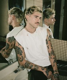 Punk Hair Men, Blonde Hair Dark Roots, Hair Dark Roots, Bleached Hair Men, Short Bleached Hair, Mullet Fade, Optical Illusion Tattoos, Illusion Tattoos, Men Blonde Hair