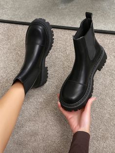 Chelsea Boot Outfits Women, Chelsea Boots Outfit, Outing Outfit, Women Ankle Boots, Trendy Boots, Fashion Slippers, Chelsea Boots Women, Girly Shoes, Black Chelsea Boots