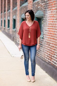 Rust Kimono, Workwear Chic, Jolynne Shane, Gold Tassel Necklace, Kimono Blouse, Chic Scarves, Over 60 Fashion, Sixties Fashion, Fashion For Women Over 40