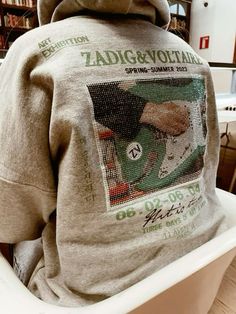 Zadig And Voltaire Clothes, Zadig And Voltaire Outfit, Zadig Et Voltaire Sweater, Korean Beach, Winter Purse, Modest Streetwear, Masculine Feminine, Trendy Outfits Winter